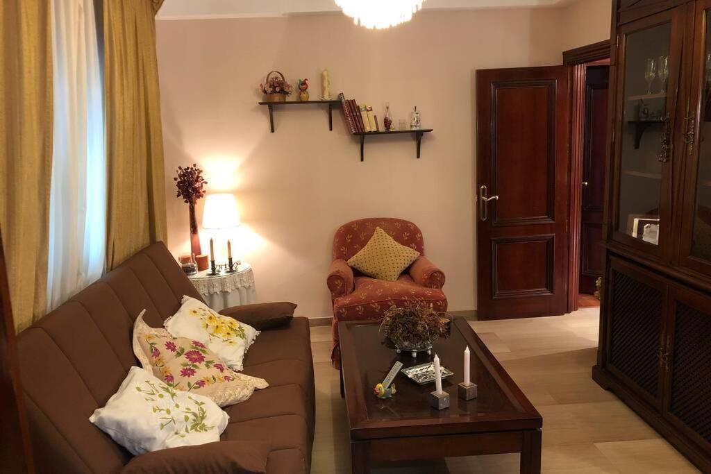 Casa En Granada Con Hermoso Jardin, Parking Calle Exterior foto